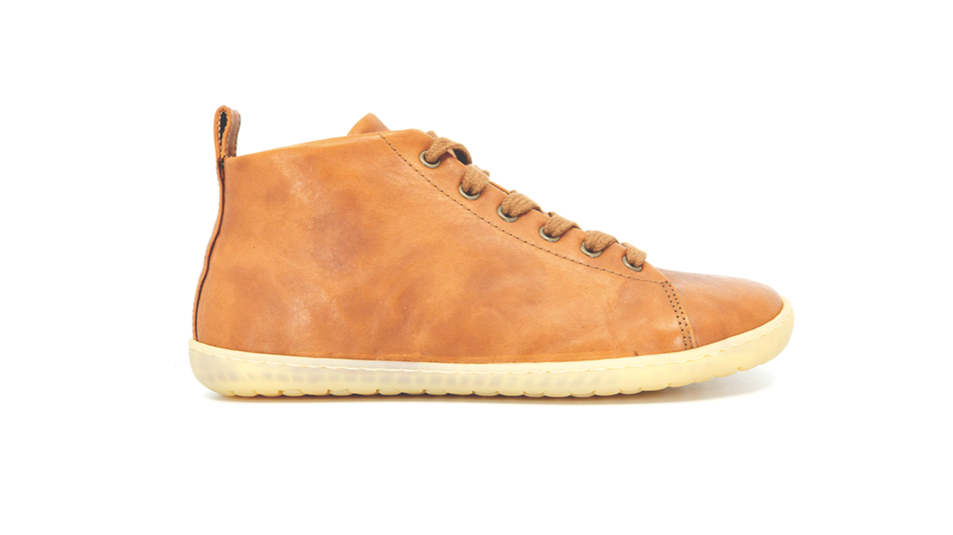 Hoher Barfußsneaker mit Schnürung, geschlossener Zehenpartie und hohem Schaft, Seitenansicht außen