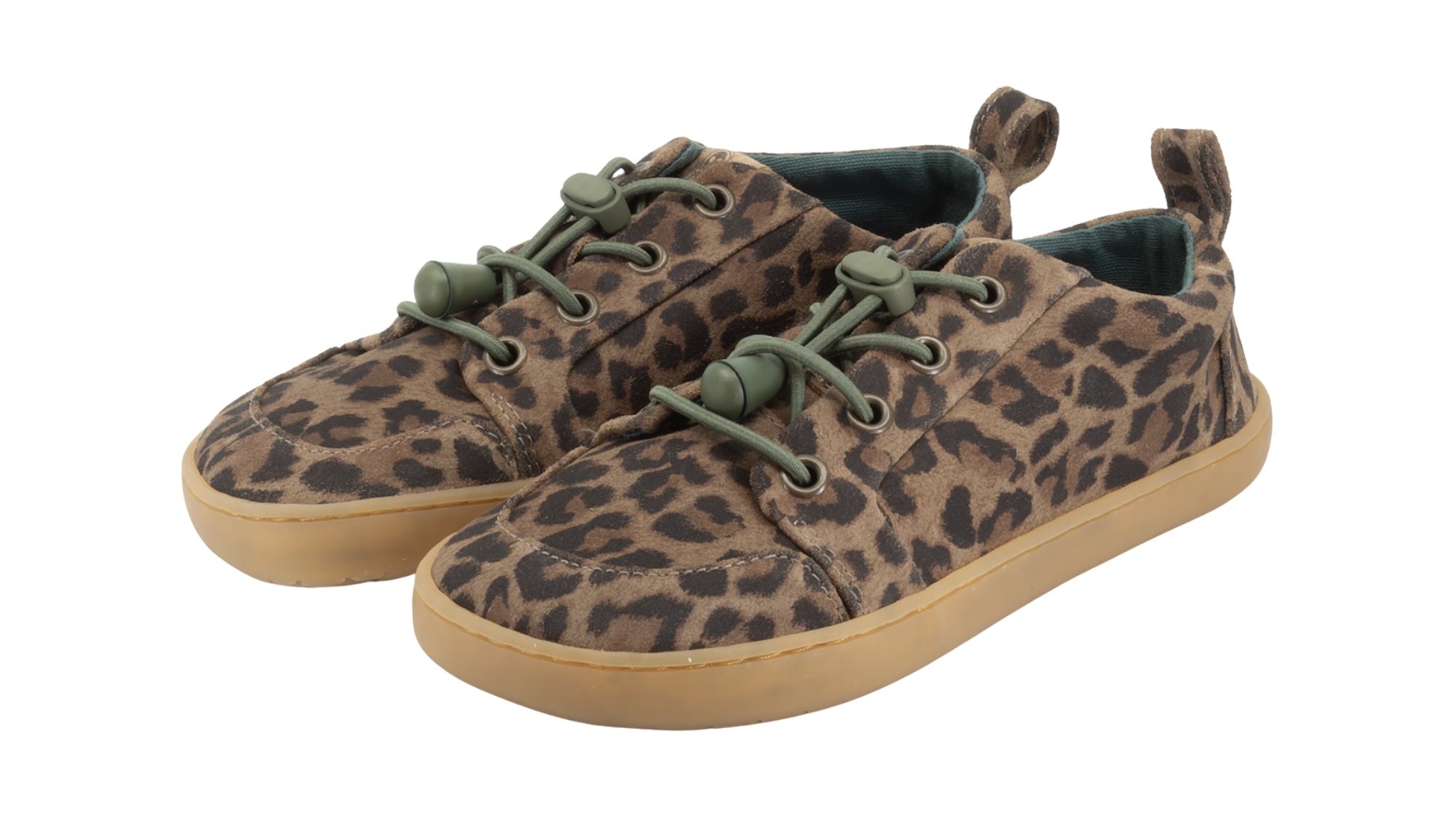 Barfußsneaker mit Schnellverschluss, Animal-Print und geschlossener Zehenpartie, schräge Vorderansicht als Paar