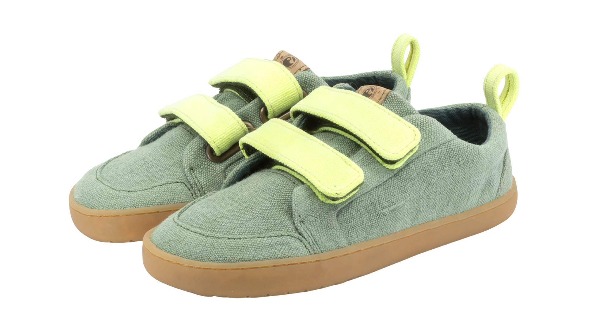 Kinder-Barfußsneaker mit zwei Klettverschlüssen und geschlossener Zehenpartie, schräge Vorderansicht als Paar
