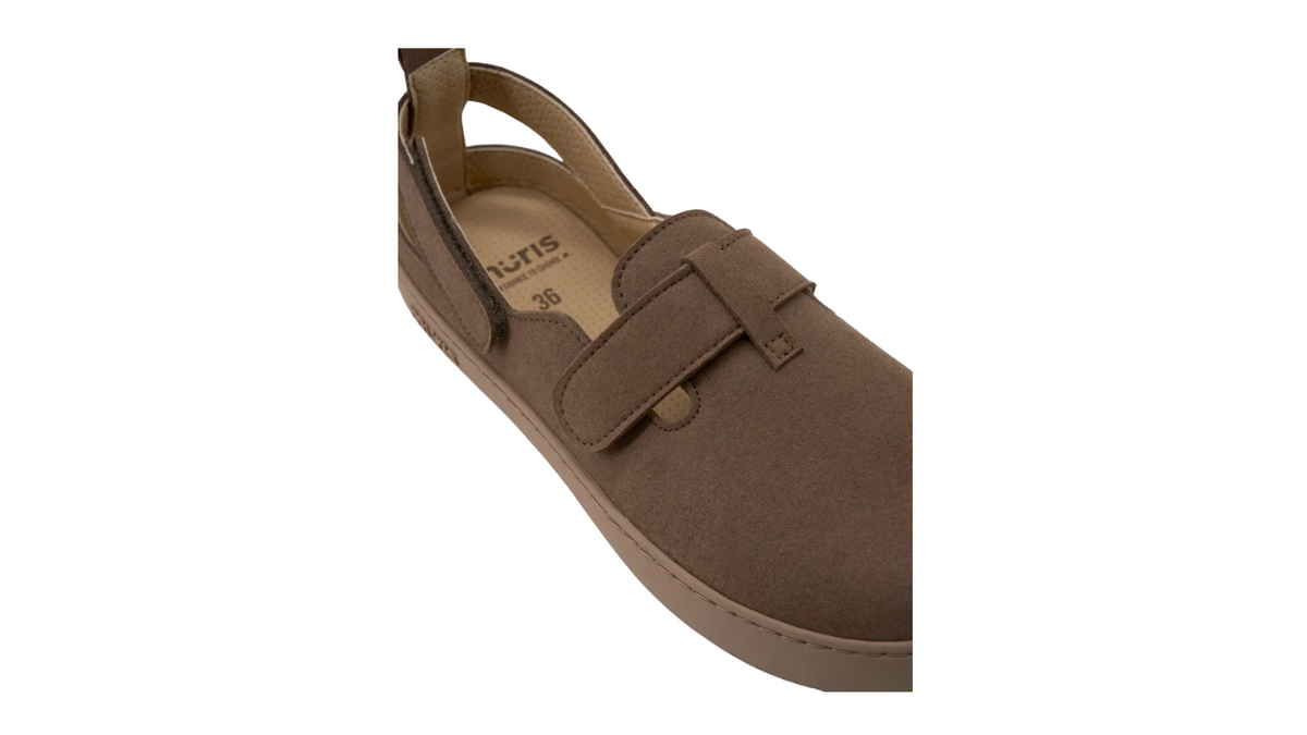 Barfußschuh für Kinder mit Riemen und geschlossener Zehenpartie, Detailansicht
