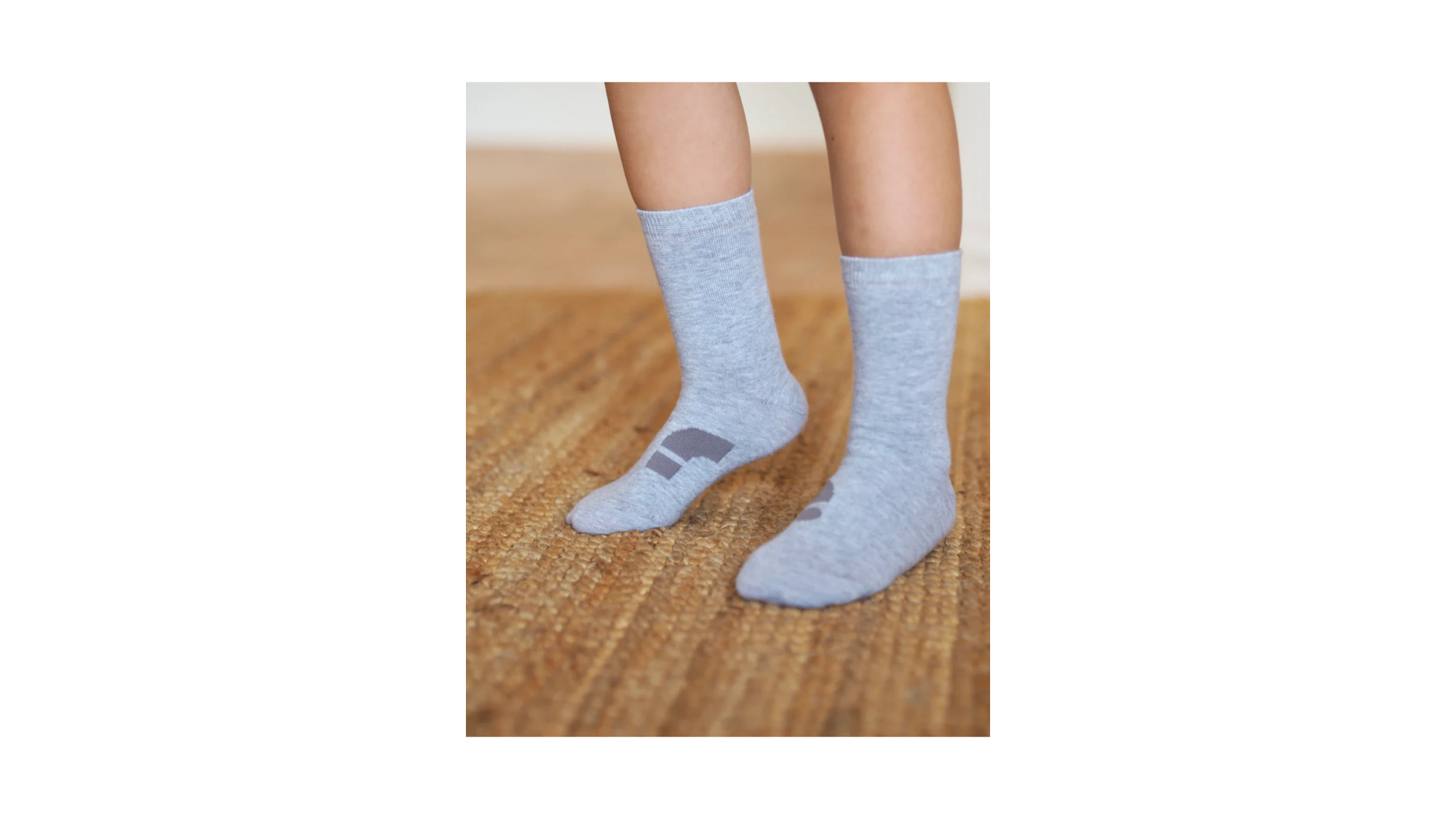 Socken am Fuß getragen, mittlere Länge, Vorderansicht