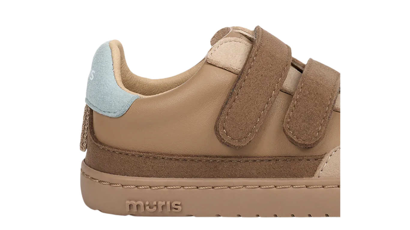 Barfußschuh für Kinder mit zwei Klettverschlüssen, geschlossener Ferse und flexibler Sohle, Detailansicht