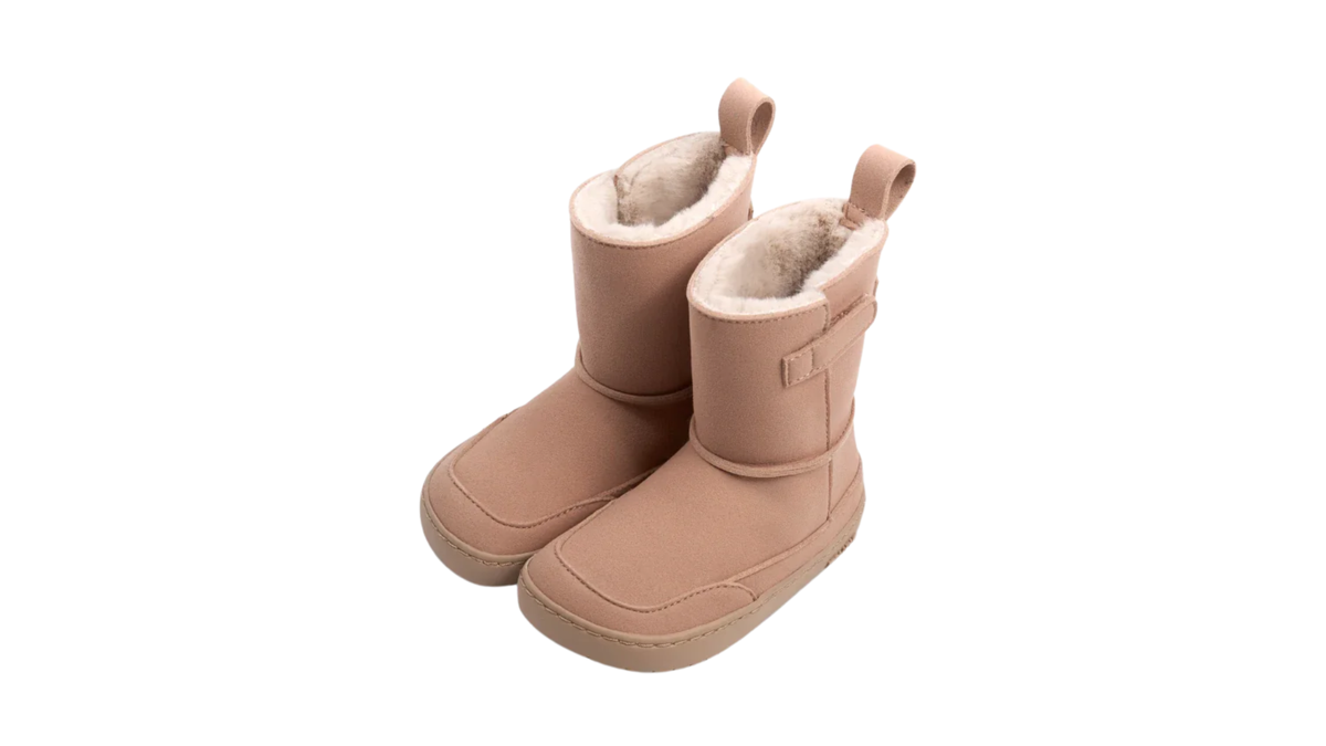 Barfußwinterstiefel für Kinder, geschlossene Zehenpartie, geschlossener Fersenbereich, Schaft mit Klettverschluss, flache Sohle, schräge Vorderansicht als Paar