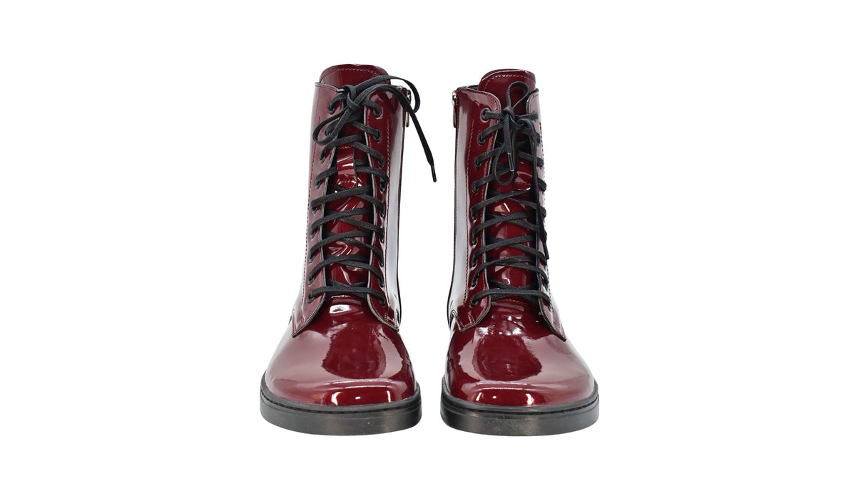 Barfußstiefel für Erwachsene, geschlossene Zehenpartie, geschlossener Fersenbereich, Schnürung, mittelhoher Schaft, flache Sohle, Vorderansicht als Paar