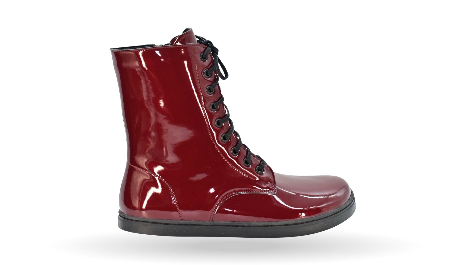 Barfußstiefel für Erwachsene, geschlossene Zehenpartie, geschlossener Fersenbereich, Schnürung, mittelhoher Schaft, flache Sohle, Seitenansicht außen, einzelner Schuh