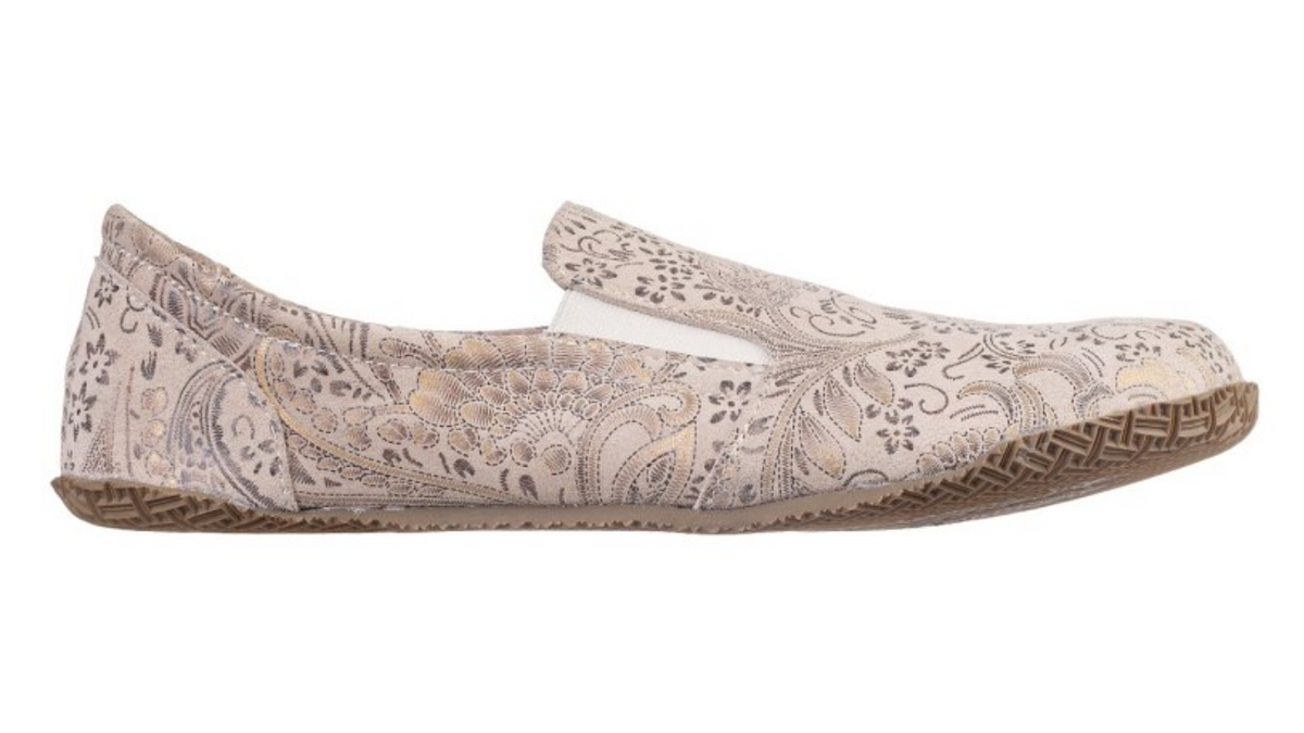 Barfußschuh als Slipper, breite Zehenbox, flexible Sohle, geschlossener Zehenbereich, offener Fersenbereich, Seitenansicht außen
