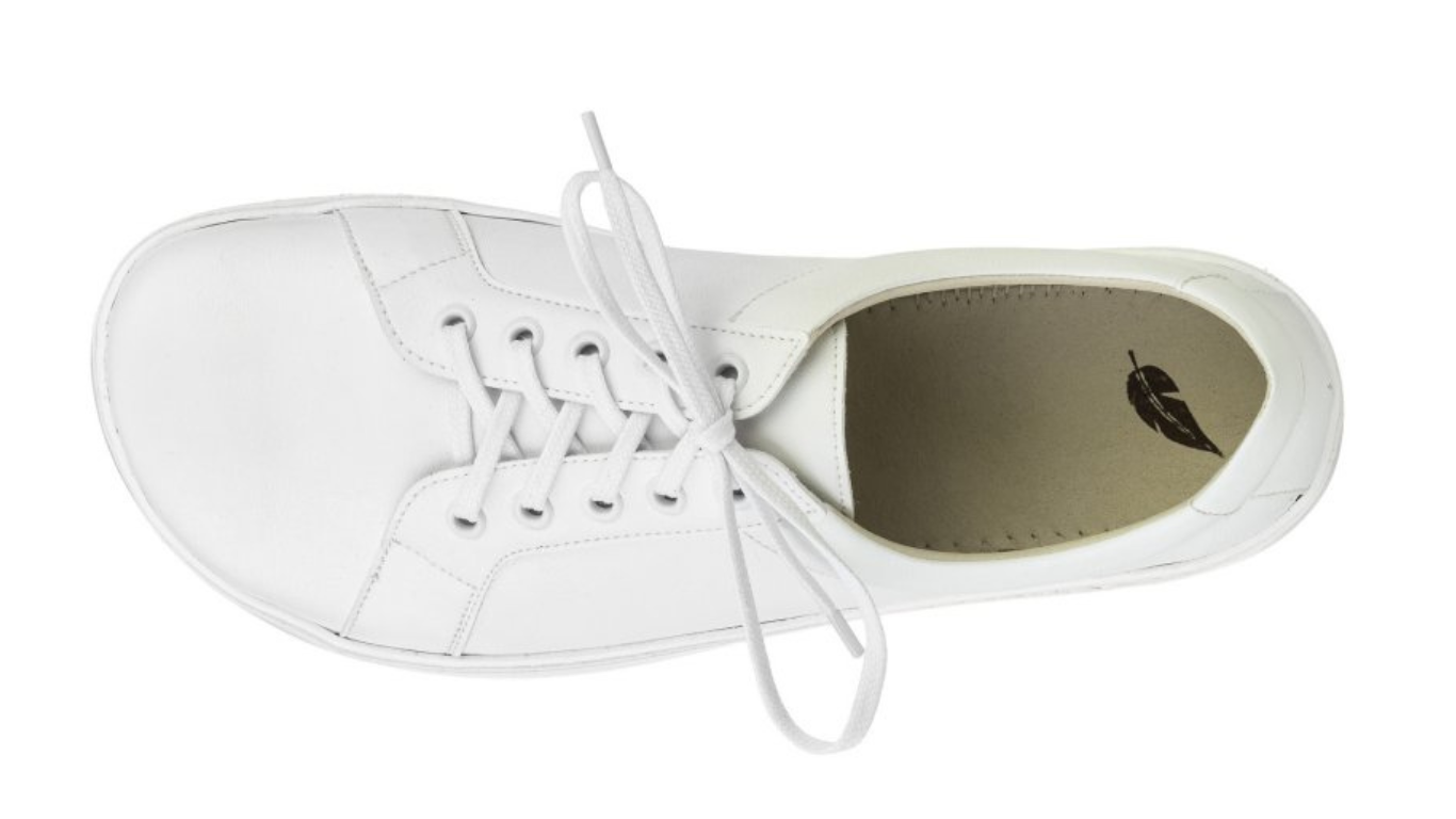 Barfußschuh mit Schnürverschluss, breiter Zehenbox und flacher Sohle, geschlossener Fersenbereich, Draufsicht