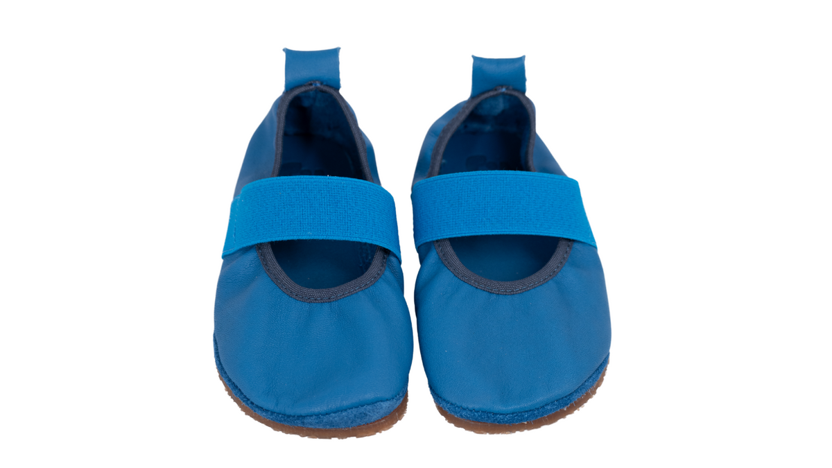 Kinder Barfußschuh mit breiter Zehenbox, Klettverschluss und flexibler Sohle, geschlossene Zehen und geschlossener Fersenbereich, Draufsicht