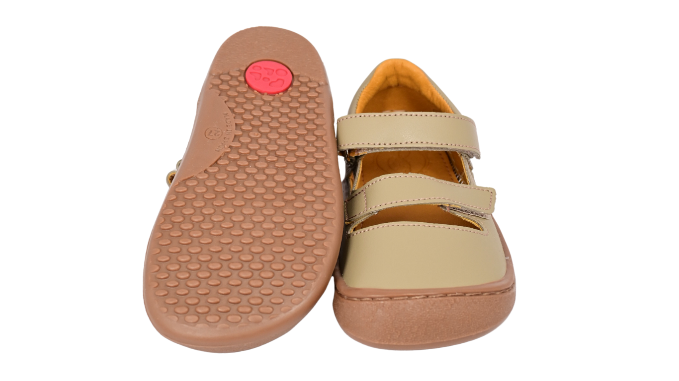 Kinder Barfußschuhe mit breiter Zehenbox, flexibler Sohle und zwei Klettverschlüssen, geschlossene Zehen und geschlossener Fersenbereich, Paar, Vorderansicht und Ansicht von unten