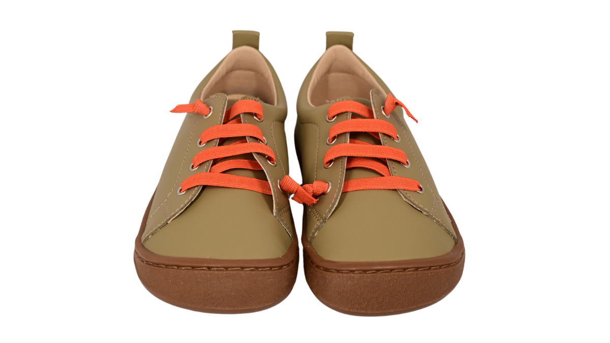 Kinder Barfußschuh mit breiter Zehenbox, flexibler Sohle und Schnürung, geschlossene Zehen und geschlossener Fersenbereich, Paar, Vorderansicht