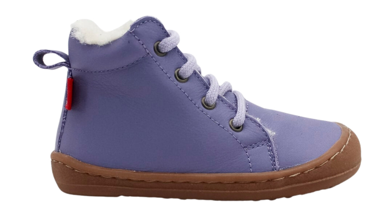 Kinder Barfußschuh mit breiter Zehenbox, flexibler Sohle und Schnürung, geschlossene Zehen und geschlossener Fersenbereich, einzelner Schuh, Seitenansicht außen
