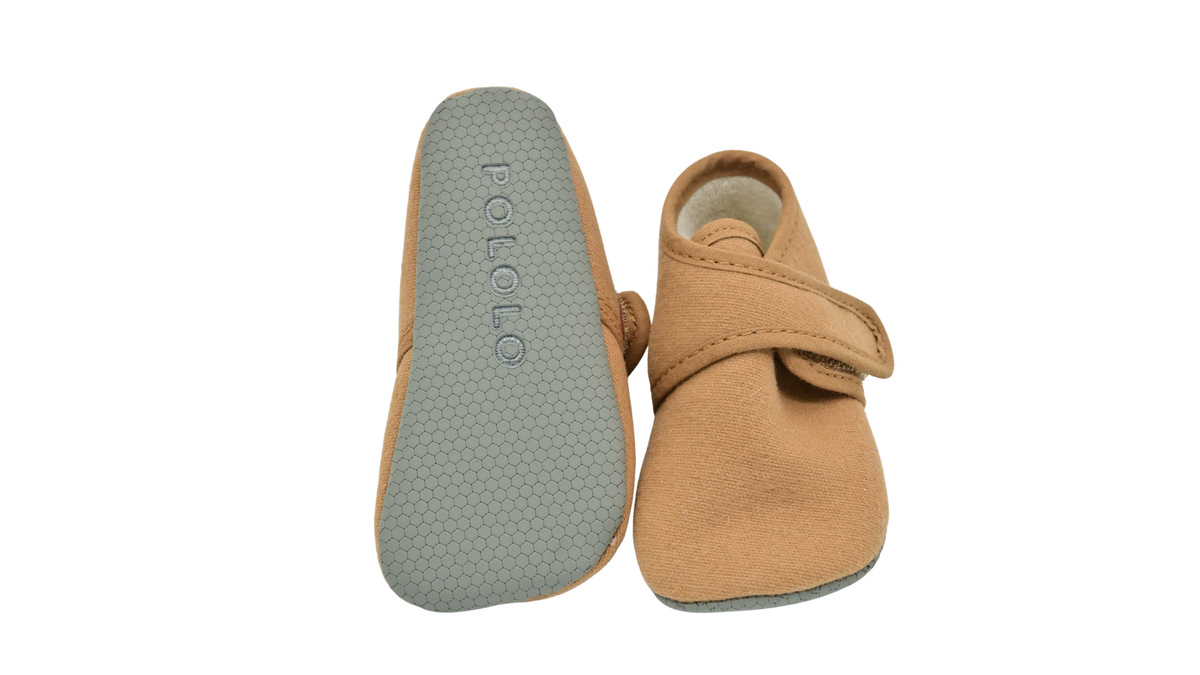 Barfuß-Krabbelschuhe für Kleinkinder als Paar mit breiter Zehenbox und dünner Sohle, Ansicht von unten