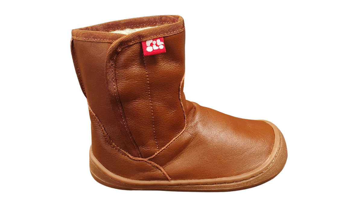 Kinder Barfußwinterstiefel mit breiter Zehenbox, flexibler Sohle und hohem Schaft, geschlossene Zehen und geschlossener Fersenbereich, einzelner Schuh, Seitenansicht außen