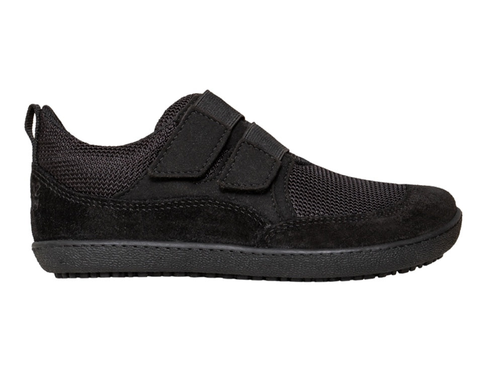 Barfußschuh, geschlossene Zehen und geschlossener Fersenbereich, Schnürsenkel, flexible Sohle, einzelner Schuh, Seitenansicht außen