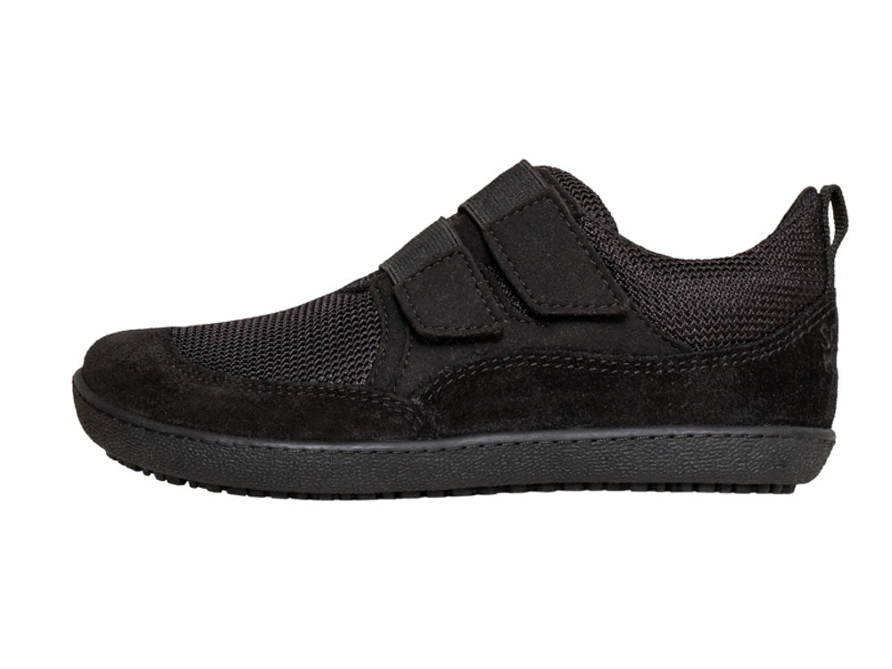 Barfußschuh, geschlossene Zehen und geschlossener Fersenbereich, Schnürsenkel, flexible Sohle, einzelner Schuh, Seitenansicht außen