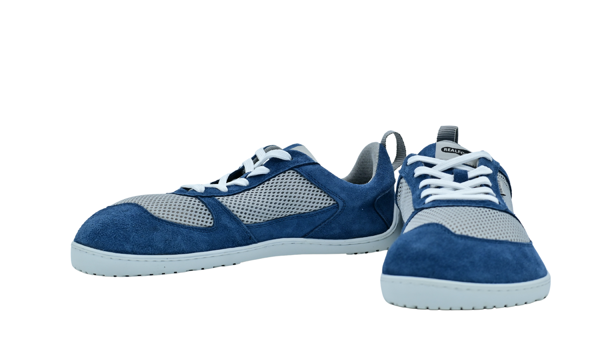 Barfußschuh mit Schnürung, breite Zehenbox, flache flexible Sohle, geschlossener Fersenbereich, Seiten- und Vorderansicht als Paar