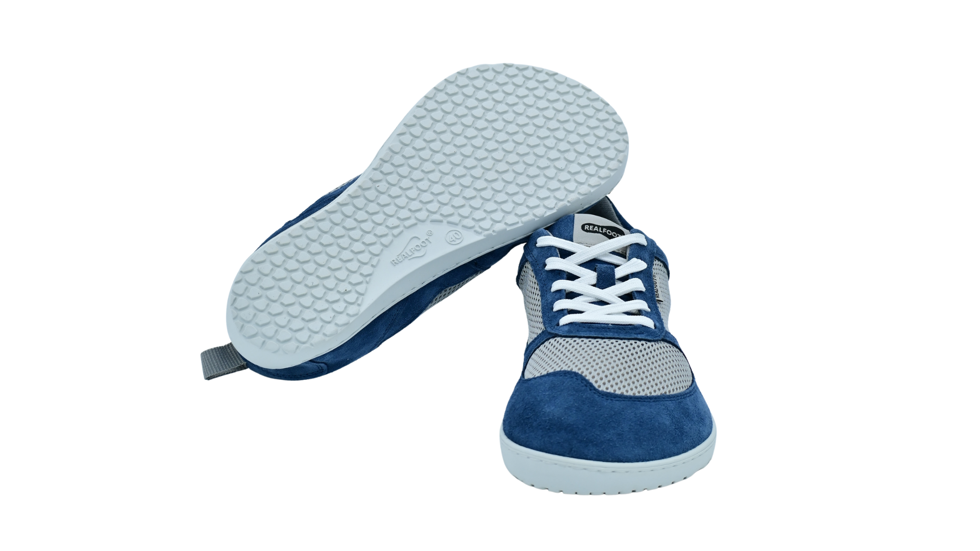 Barfußschuh mit Schnürung, breite Zehenbox, flache flexible Sohle, geschlossener Fersenbereich, Ansicht von unten und Vorderansicht als Paar