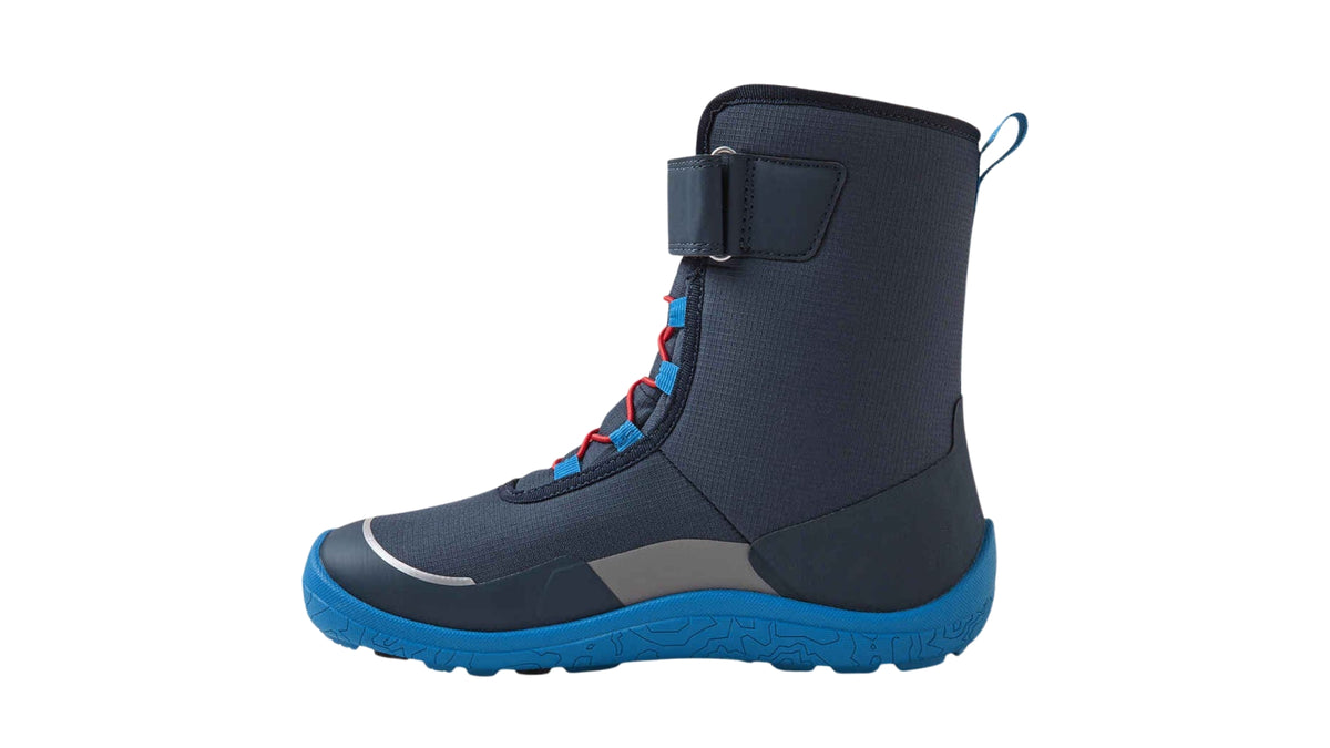 Barfußwinterstiefel für Kinder, geschlossene Zehenpartie, geschlossener Fersenbereich, Schnürung, Klettverschluss am Schaft, Zuglasche, profilierte Sohle, Seitenansicht innen