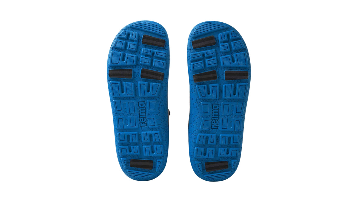 Barfußwinterstiefel für Kinder, geschlossene Zehenpartie, geschlossener Fersenbereich, Schnürung, Klettverschluss am Schaft, Zuglasche, profilierte Sohle, Ansicht von unten