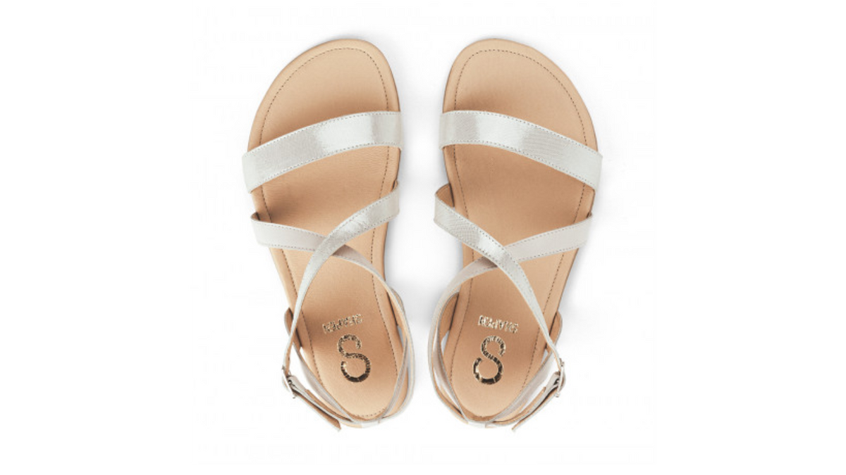 Barfußsandalen mit flexibler Sohle, Riemenkonstruktion und Fersenriemen mit Schnalle, offene Zehen und offener Fersenbereich, Paar, Draufsicht