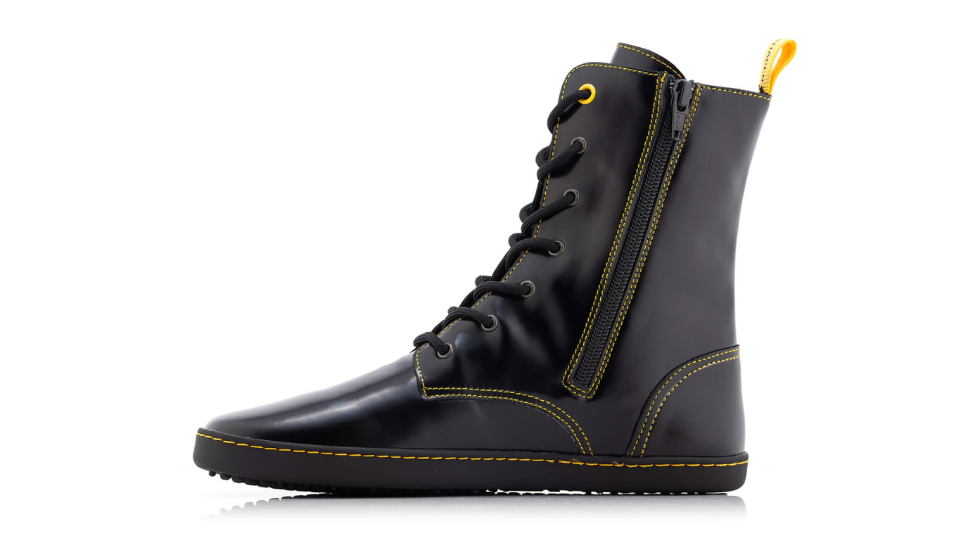 Barfußstiefel mit breiter Zehenbox, flexibler Sohle und Schnürung, geschlossene Zehen und geschlossener Fersenbereich, einzelner Schuh, Seitenansicht innen