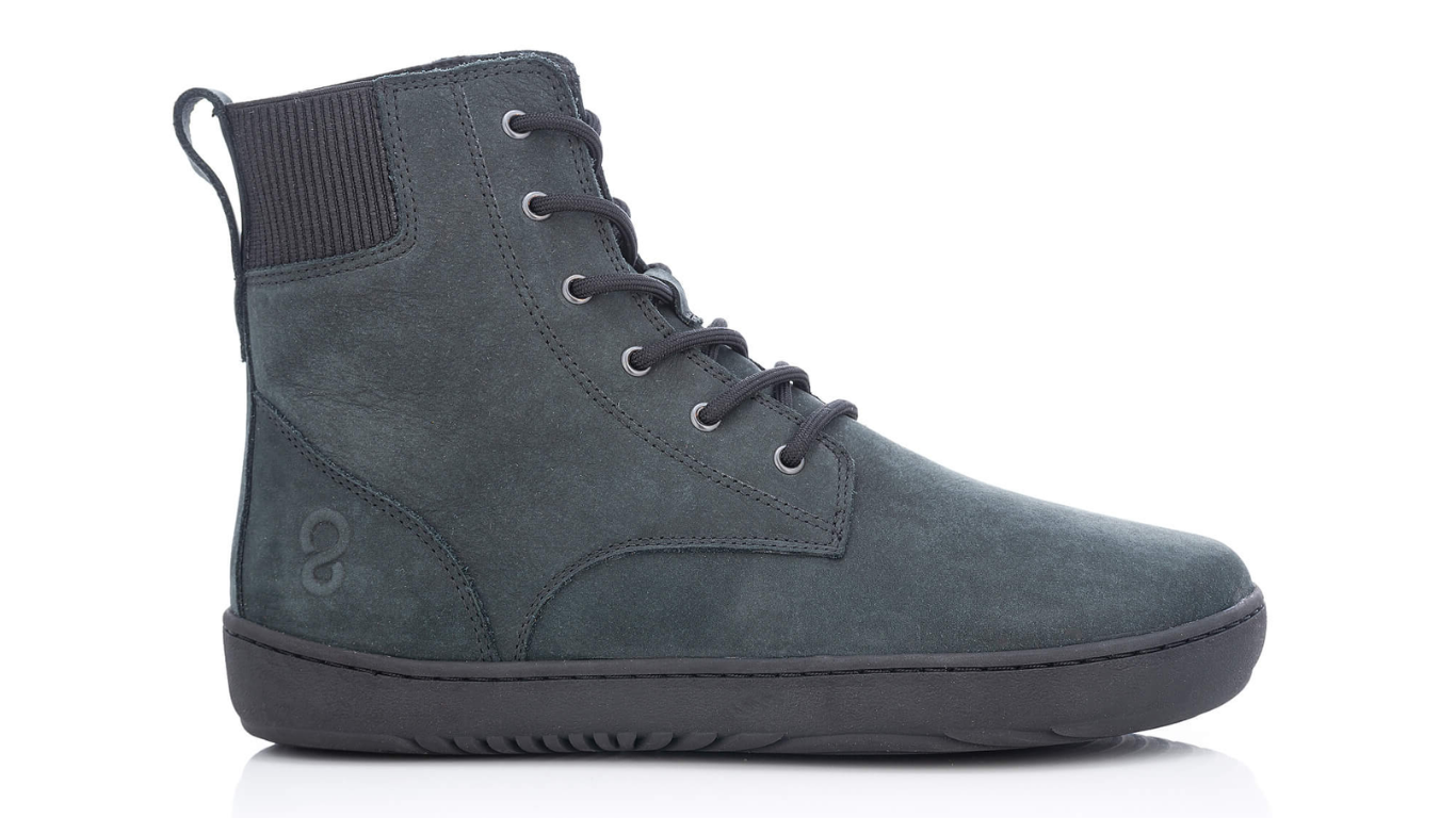Barfußwinterstiefel, geschlossene Zehen und geschlossener Fersenbereich, Schnürung, flexible Sohle, Seitenansicht außen, einzelner Schuh