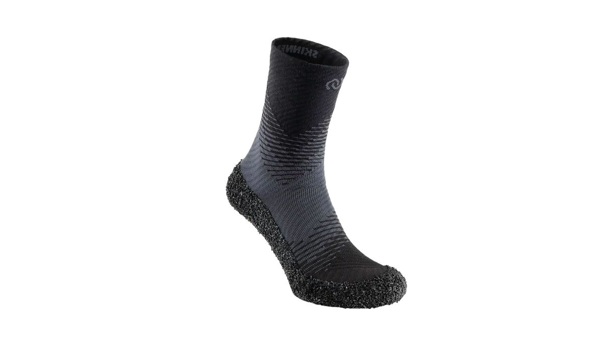 Barfußschuh in Sockenform mit breiter Zehenbox und strukturierter, flexibler Sohle, Seitenansicht
