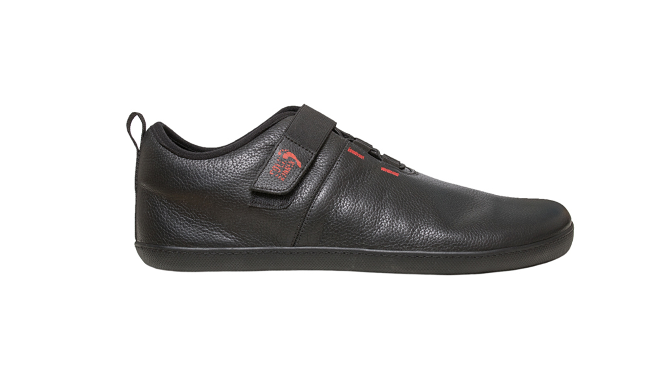 Barfußschuh, geschlossene Zehen und geschlossener Fersenbereich, Klettverschluss, flexible Sohle, einzelner Schuh, Seitenansicht außen