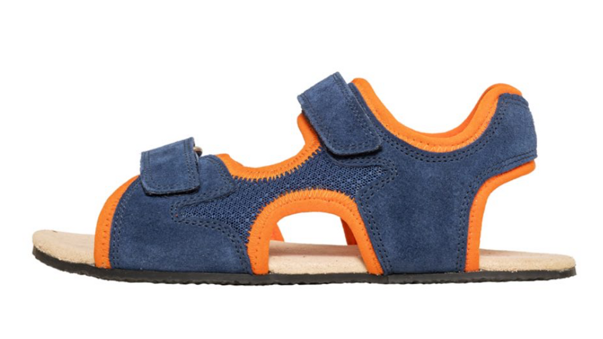 Kinder Barfußsandale, offene Zehen und offener Fersenbereich, zwei Klettverschlüsse und Riemen, flexible Sohle, einzelner Schuh, Seitenansicht