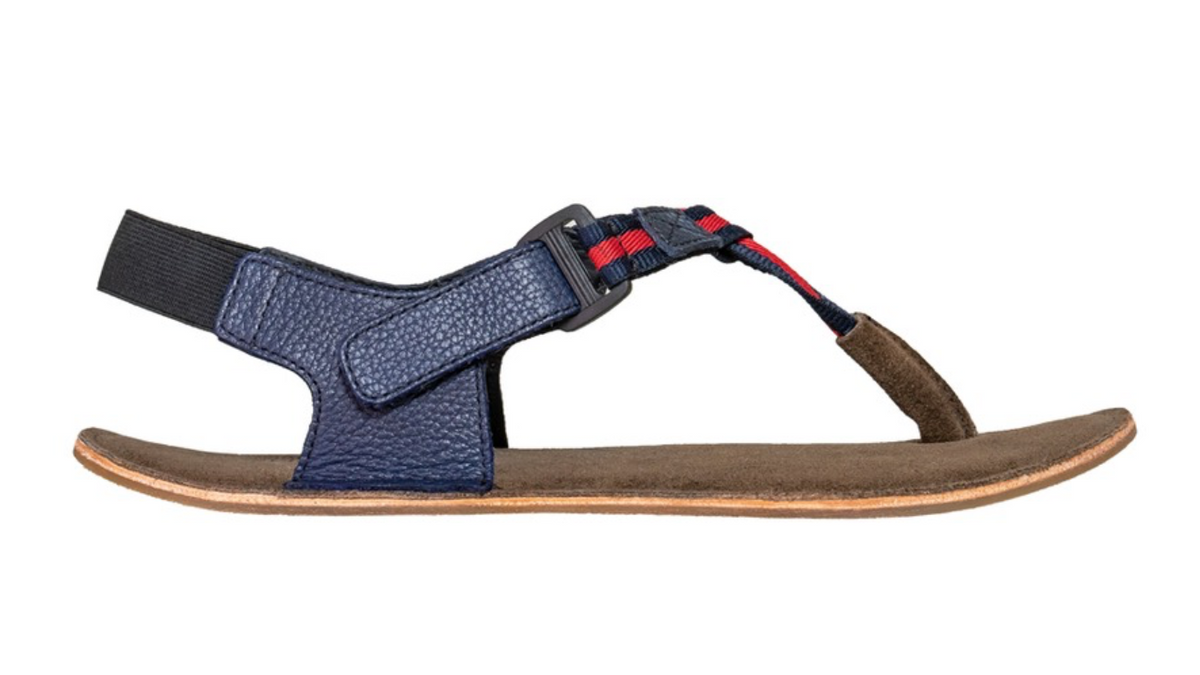 Barfußsandale Zehentrenner, offene Zehen und offener Fersenbereich, Riemen mit Fersenband, flexible Sohle, einzelner Schuh, Seitenansicht außen