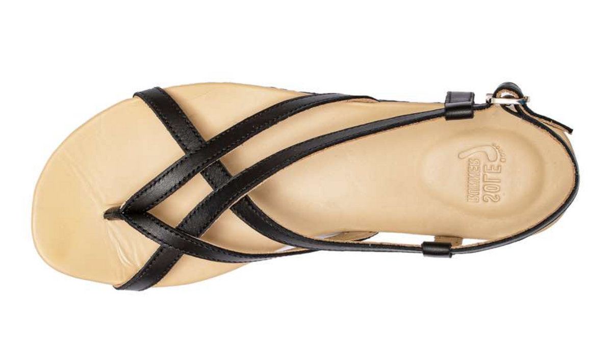 Barfußsandale Zehentrenner, offene Zehen und offener Fersenbereich, schmale Riemen mit Schnalle, einzelner Schuh, Draufsicht