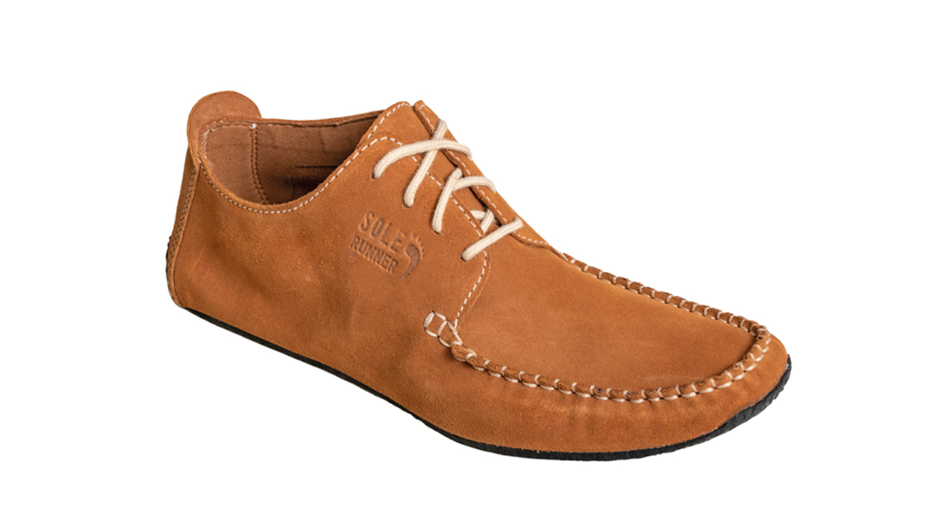 Barfußschuh, geschlossene Zehen und geschlossener Fersenbereich, Schnürsenkel, flexible Sohle, einzelner Schuh, schräge Vorderansicht