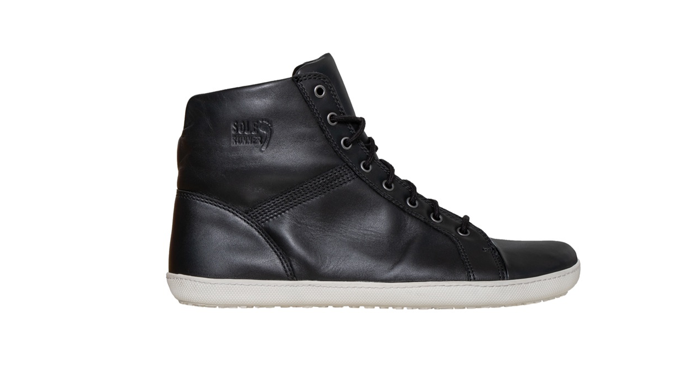 Barfußschuh High Cut, geschlossene Zehen und geschlossener Fersenbereich, Schnürsenkel, flexible Sohle, einzelner Schuh, Seitenansicht außen