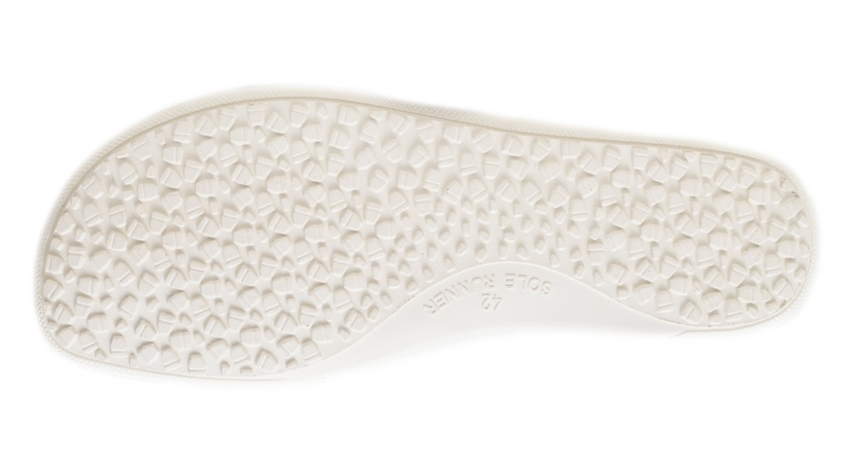 Barfußschuh, geschlossene Zehen und geschlossener Fersenbereich, Schnürung mit Ösen, flexible Sohle, Einzelschuh, Ansicht von unten