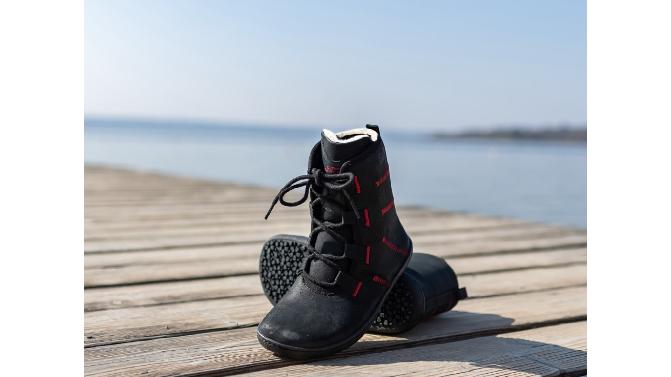 Kinder Barfußwinterstiefel, geschlossene Zehen und geschlossener Fersenbereich, Schnellverschluss, flexible Sohle, Paar, schräge Vorderansicht
