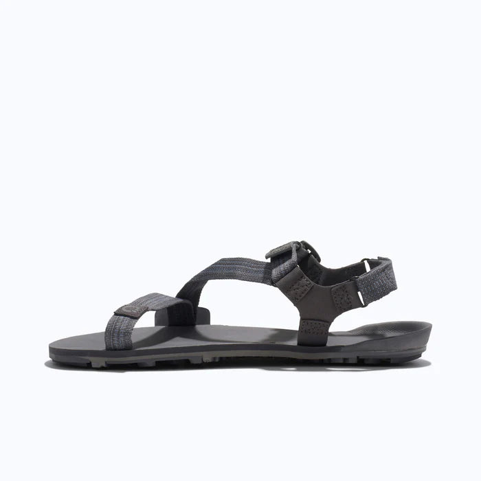 Barfußsandale, offene Zehen und offener Fersenbereich, Riemenkonstruktion mit verstellbaren Riemen, profilierte Sohle, Seitenansicht innen, einzelner Schuh
