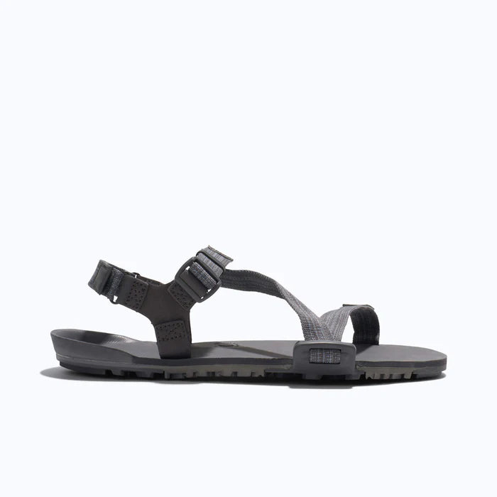 Barfußsandale, offene Zehen und offener Fersenbereich, Riemenkonstruktion mit verstellbaren Riemen, profilierte Sohle, Einzelschuh, Seitenansicht außen