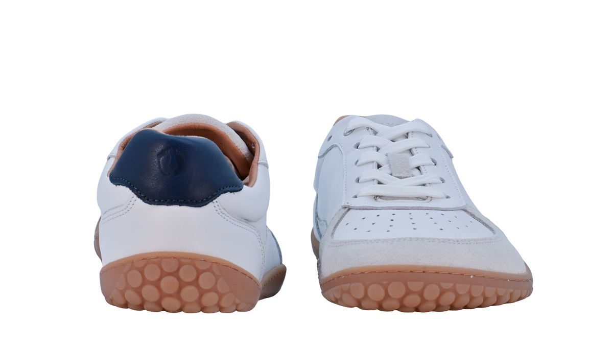 Barfußschuh für Erwachsene, geschlossene Zehenpartie, geschlossener Fersenbereich, Schnürung, Perforation im Zehenbereich, flache Sohle, Rück- und Vorderansicht, Paar