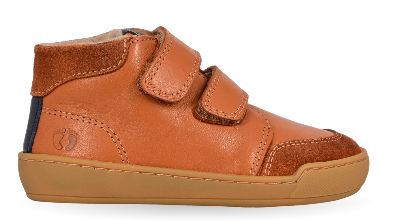 Haselnussfarbener Telyoh RUNNER Mid aus Leder mit Wollfutter, zwei Klettverschlüssen und flexibler Gummisohle, Seitenansicht