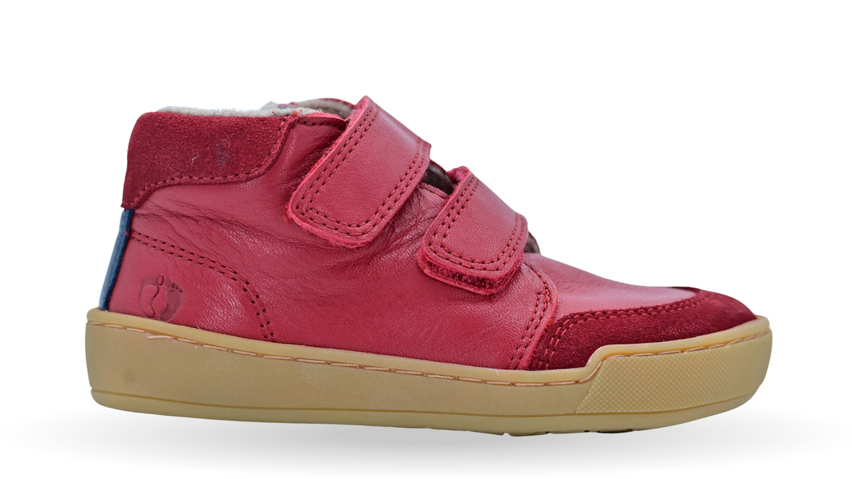 Halbhoher Barfußschuh für Kinder mit zwei Klettverschlüssen, breiter Zehenbox und geschlossener Ferse, Seitenansicht außen