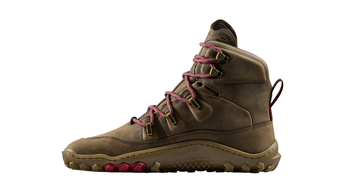Barfußwanderstiefel, geschlossene Zehen und geschlossener Fersenbereich, Schnürung mit Ösen, profilierte Sohle, Seitenansicht innen, Einzelschuh