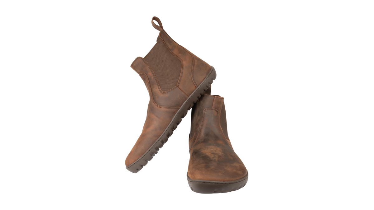 Chelsea-Boot, schräge Seitenansicht nach rechts. Gesamte Silhouette sichtbar, niedriger Schaft, minimalistischer Aufbau.