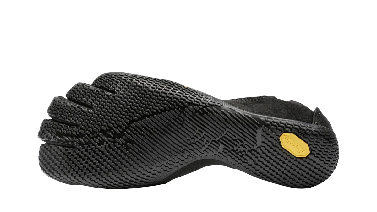 Zehenschuh mit separaten Zehenfächern, Riemenverschluss, seitlichen Ausschnitten und geschlossener Ferse, Einzelschuh, Ansicht von unten