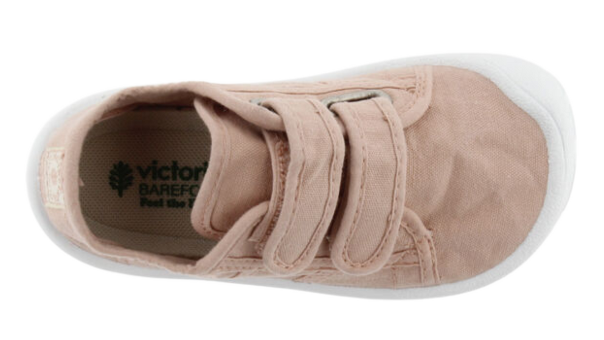 Barfußschuh für Kinder mit breiter Zehenbox, flexibler Sohle und zwei Klettverschlüssen, geschlossener Zehenbereich, Draufsicht