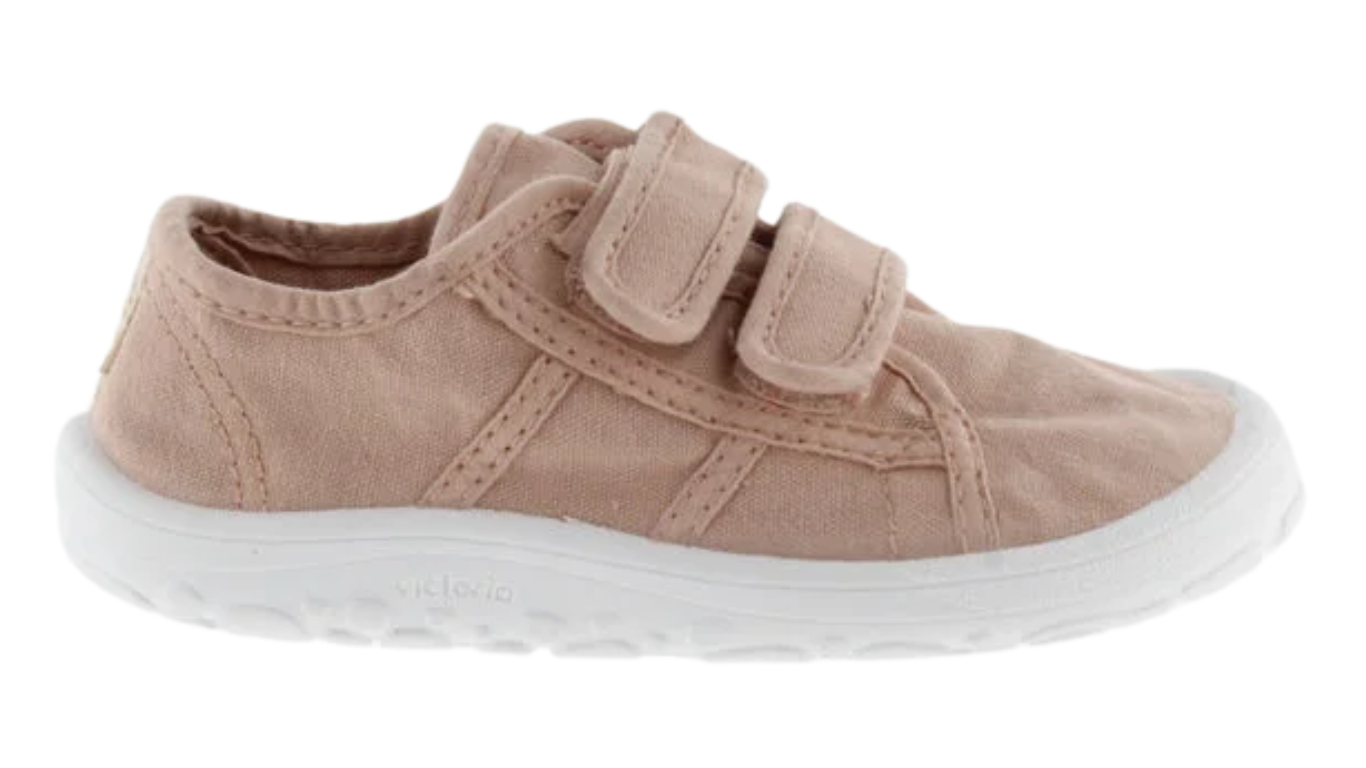 Barfußschuh für Kinder mit breiter Zehenbox, flexibler Sohle und zwei Klettverschlüssen, geschlossener Zehenbereich, Seitenansicht außen