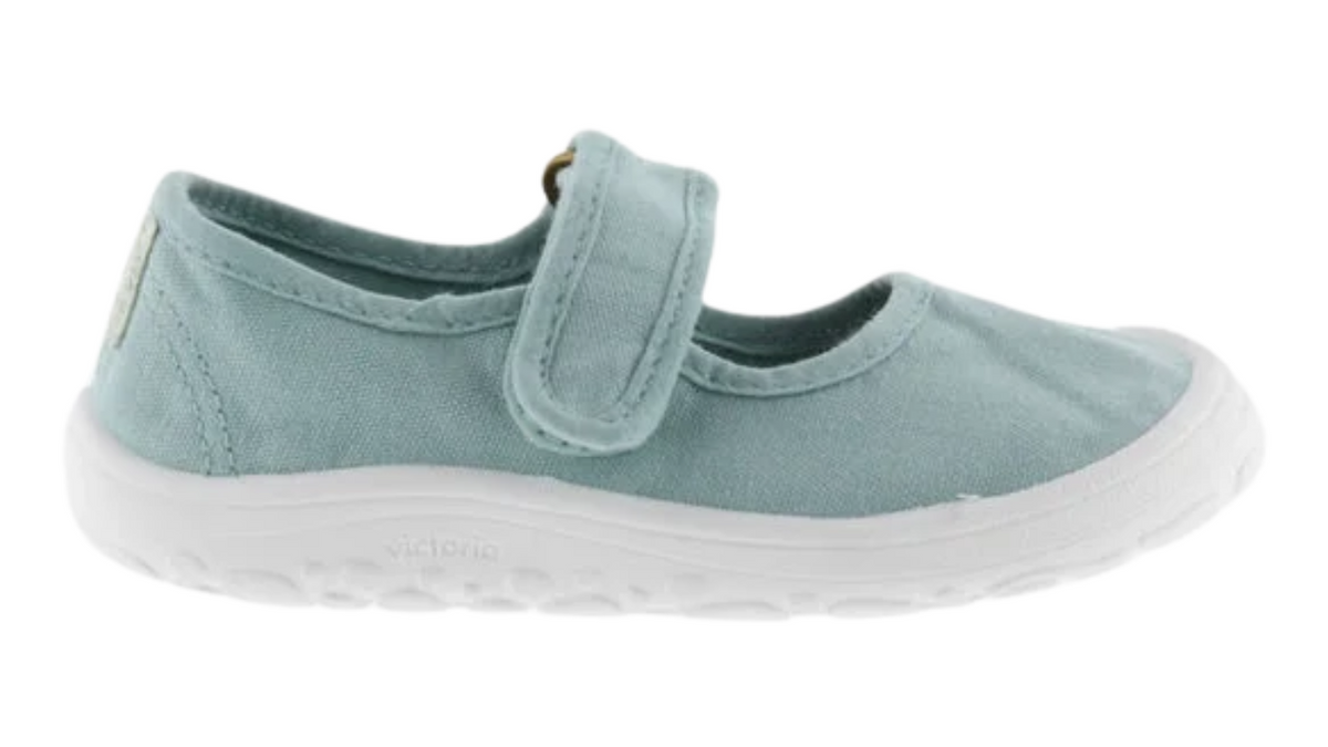 Barfußschuh für Kinder mit breiter Zehenbox, flexibler Sohle und Klettverschluss, geschlossener Zehenbereich, Seitenansicht außen