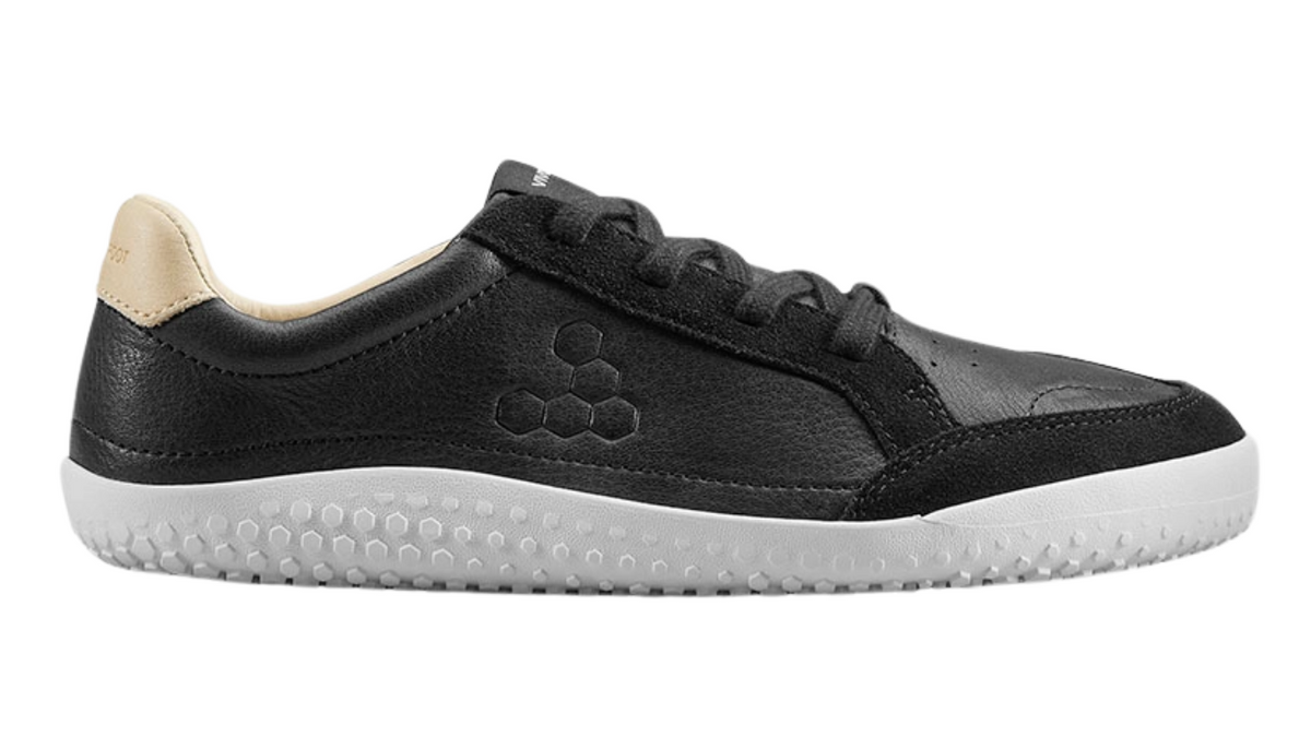 Barfußschuh mit Schnürung, breite Zehenbox, flexible Sohle, geschlossener Fersenbereich, Seitenansicht außen, einzelner Schuh