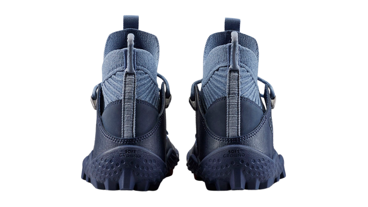 Barfußschuh für Erwachsene mit Schnürung, breiter Zehenbox und geschlossenem Schaft, Rückansicht