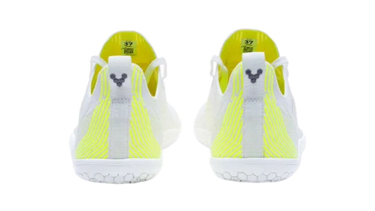 Barfußschuh mit Schnürung, breite Zehenbox, flexible Sohle, geschlossener Fersenbereich, Rückansicht als Paar