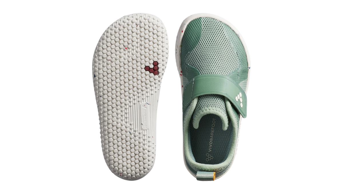Barfußschuh für Kinder, geschlossene Zehen und geschlossener Fersenbereich, Klettverschluss, flexible Sohle, Ansicht von unten und Draufsicht, Paar